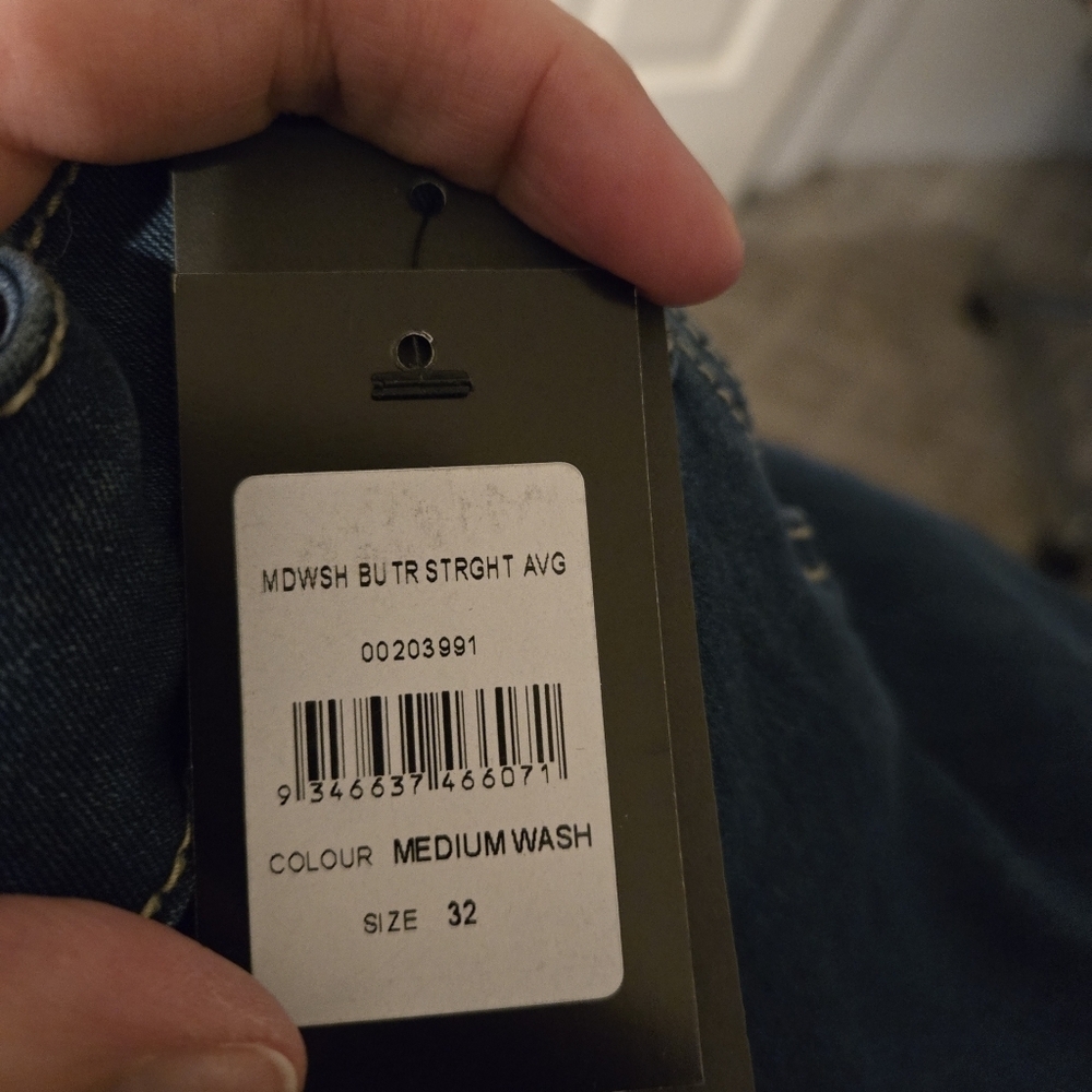 Avenue Butter Denim Straight Leg Med Wash Jeans - 32A - Picture 5 of 5